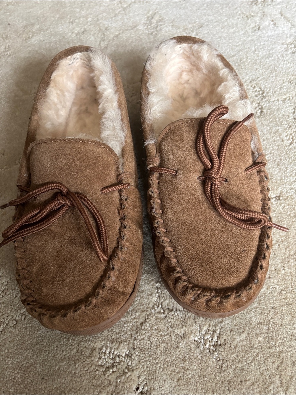 Bearpaw "Bear Claw" 8 Wide Suede Moccasin Slippers - Hardly Worn!